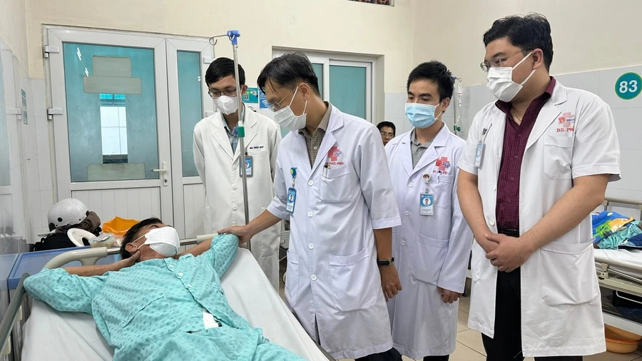 Phẫu thuật khối bướu mỡ 8 kg trong bụng người bệnh ở TPHCM