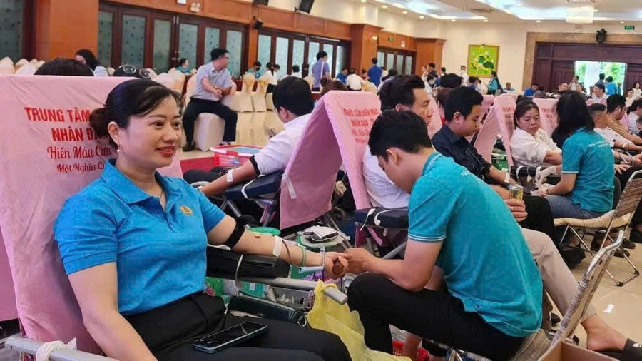 Người dân hiến máu cần cẩn thận trước các cuộc gọi yêu cầu cung cấp thông tin cá nhân hoặc bấm vào đường dẫn liên kết lạ. 1000138819.jpg