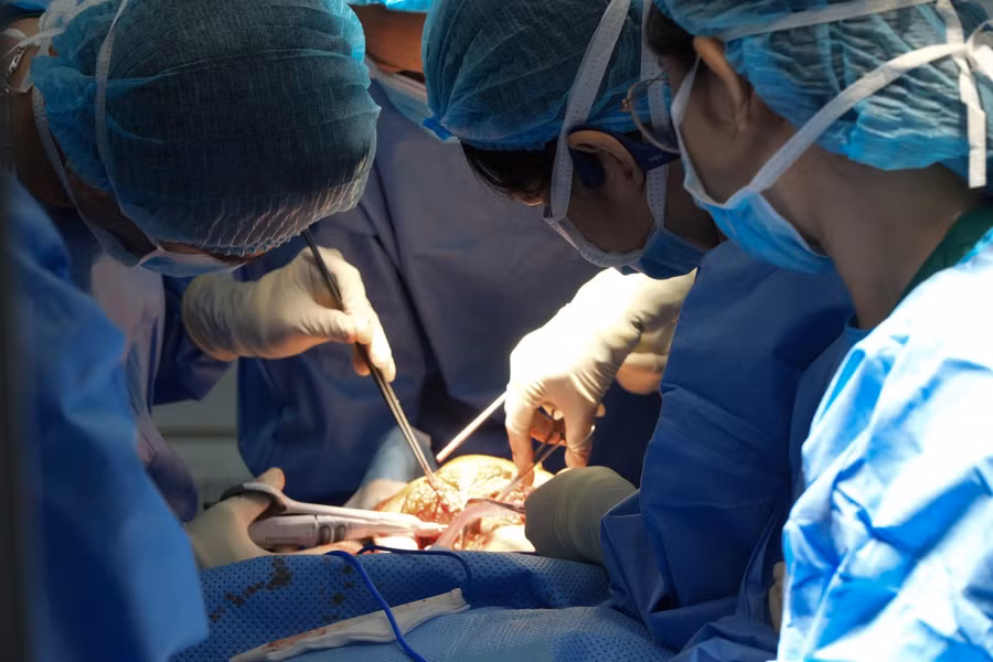 Ca phẫu thuật diễn ra trong 8 giờ đồng hồ. 