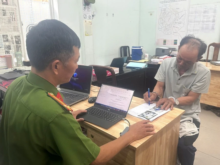 Huỳnh Minh Trung tại Cơ quan Cảnh sát điều tra Công an TPHCM. (Ảnh: CACC)