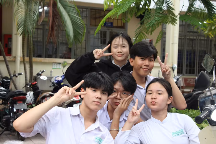 Học sinh Trường THPT Nguyễn Công Trứ. 
