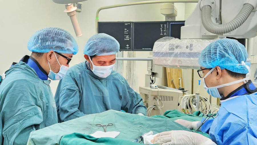 Bệnh nhân được tiến hành cấy máy khử rung tự động ICD.