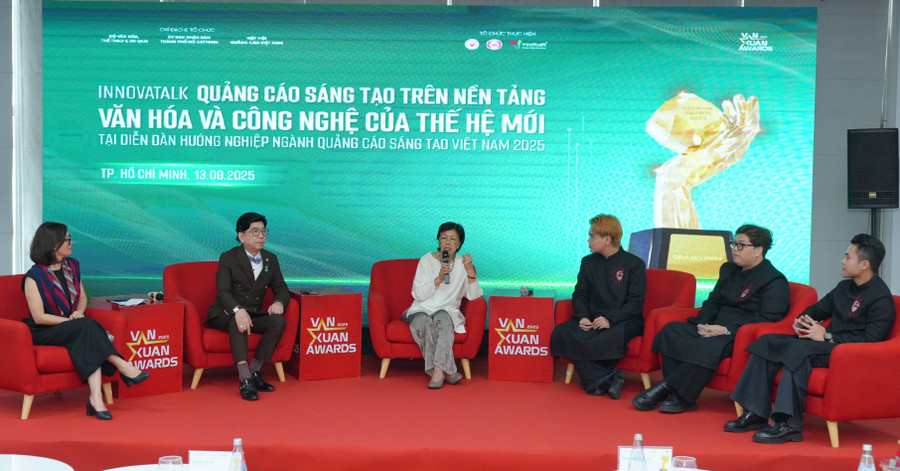 Diễn giả tham gia phiên tọa đàm tại sự kiện. 2qk01461-1.jpg