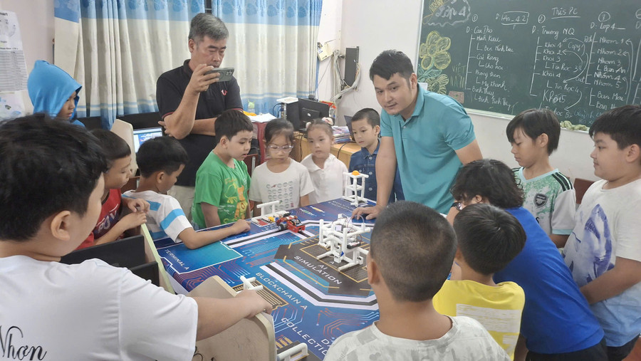 Giờ học STEM Robotics của học sinh Trường Tiểu học Ngô Quyền (quận Ninh Kiều, TP Cần Thơ).