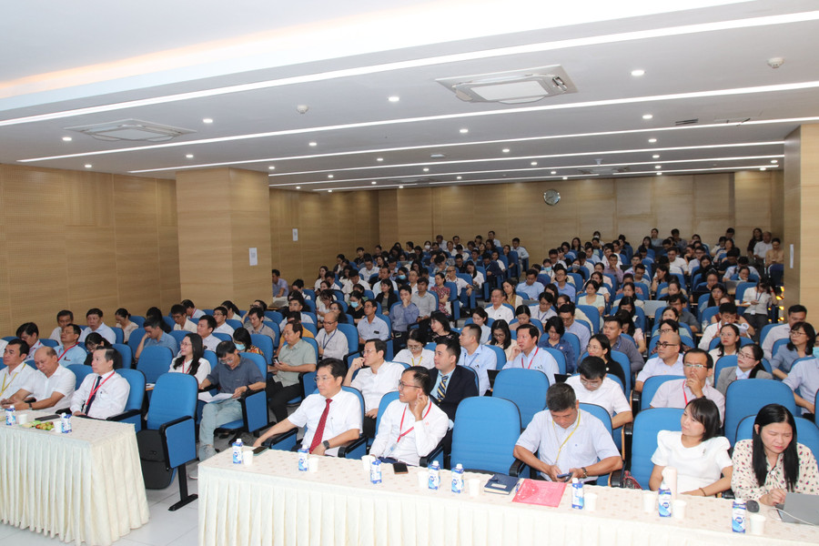Hội thảo thu hút sự tham gia của khoảng 200 đại biểu tham gia. img-4285.jpg