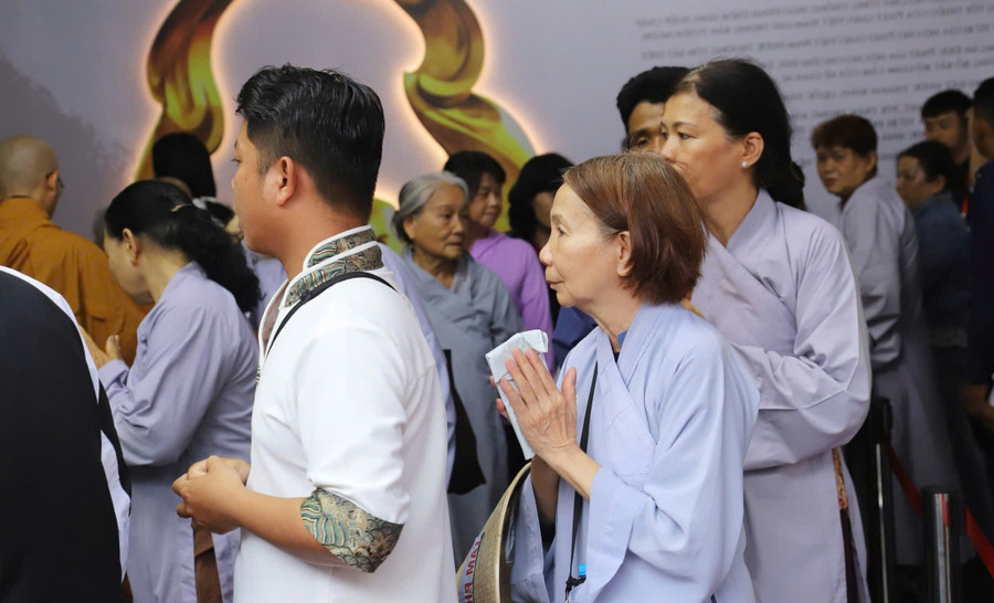 Đại lễ Vesak Liên Hợp Quốc năm 2025 được tổ chức tại Việt Nam, thu hút đông đảo người dân tham gia. 
