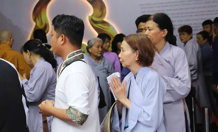 Đại lễ Vesak Liên Hợp Quốc năm 2025 được tổ chức tại Việt Nam, thu hút đông đảo người dân tham gia. 