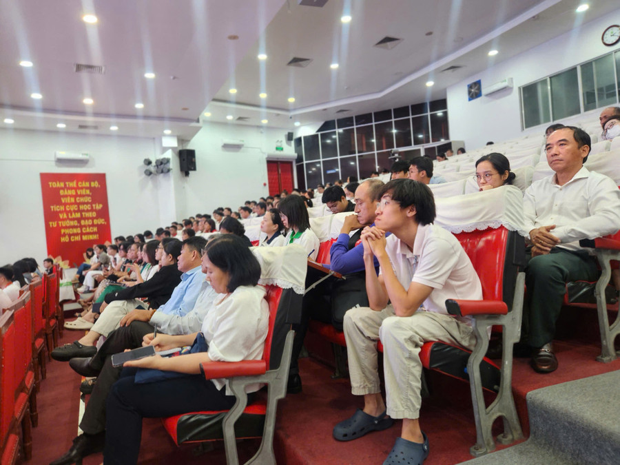 Toàn cảnh buổi gặp gỡ. z7144859005416-854d4059fd823cfa42721b35664476ec.jpg