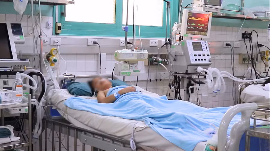 Sau 4 ngày, bệnh nhi M. cai máy thở. 