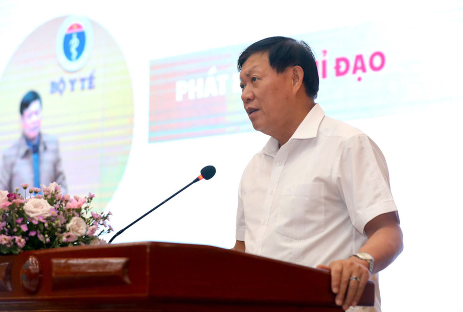 Thứ trưởng Bộ Y tế Đỗ Xuân Tuyên phát biểu tại hội thảo.