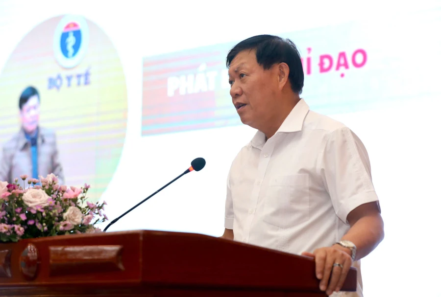 Thứ trưởng Bộ Y tế Đỗ Xuân Tuyên phát biểu tại hội thảo.