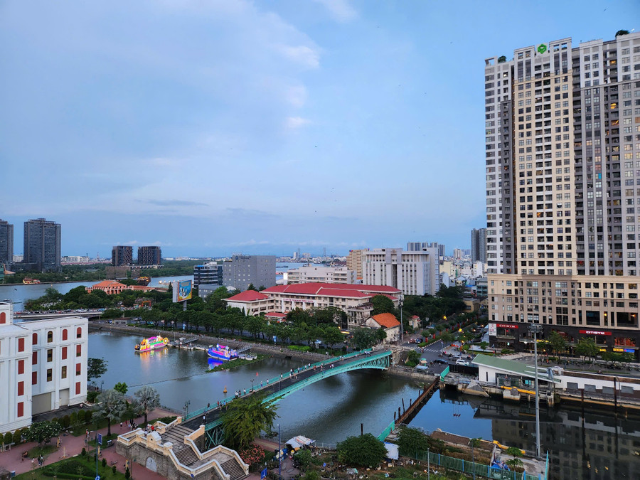 TPHCM là địa phương duy nhất trên cả nước có dân số trên 10 triệu người. (Ảnh: L.N)