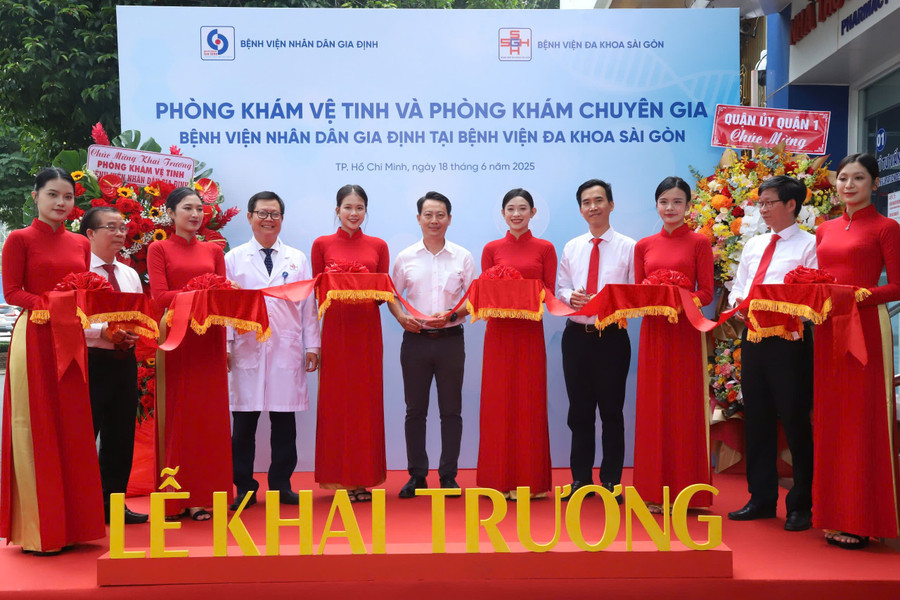 Lễ khánh thành phòng khám vệ tinh và phòng khám chuyên gia. 