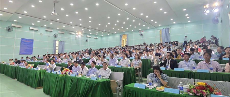 Hội thảo thu hút nhiều nhà khoa học, chuyên gia, nhà quản lý, doanh nhân và sinh viên.