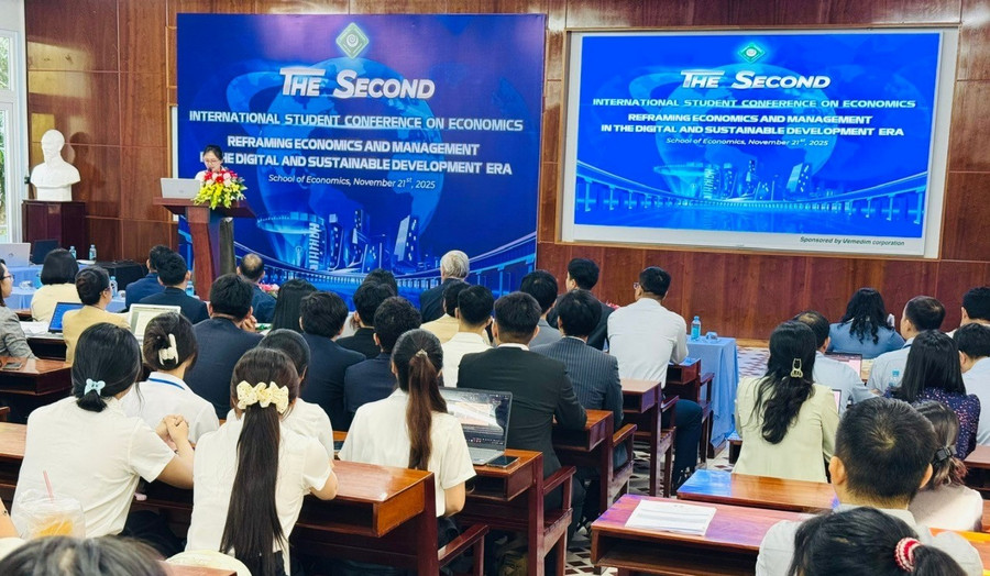 Quang cảnh Hội thảo khoa học quốc tế sinh viên kinh tế tổ chức tại Trường Kinh tế - Đại học Cần Thơ.