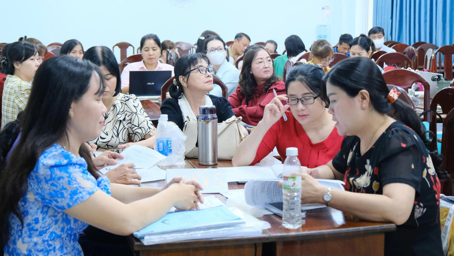 Giáo viên ở TP Cần Thơ tham gia tập huấn chuyên đề cho năm học mới 2025 - 2026. z6954191728623-b981c0a8c134607ee57b9edf0c151c3e.jpg