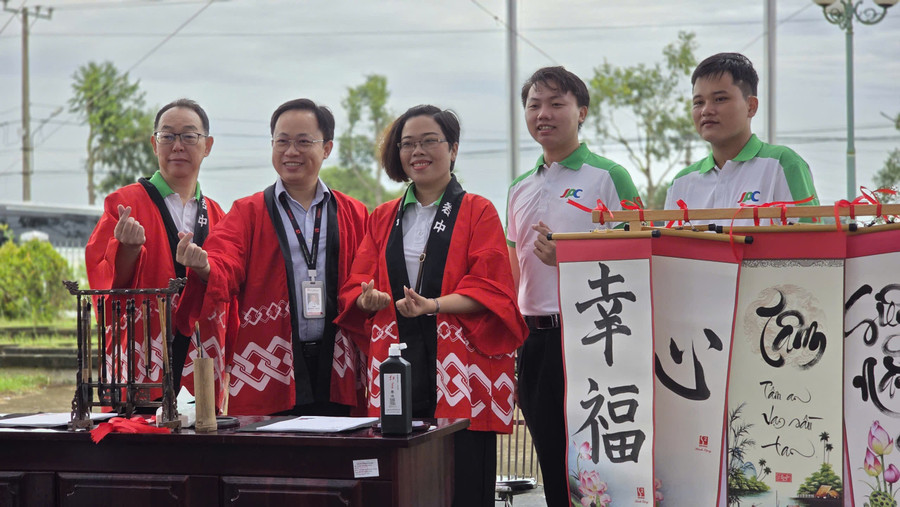 Chương trình không chỉ là hoạt động tôn vinh nghề giáo, mà còn định hình nghề nghiệp rõ ràng cho học sinh.