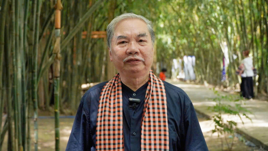 Soạn giả Nhâm Hùng cho rằng cần ưu tiên văn hóa dân tộc và tiếp thu tinh hoa thế giới. z7183057072665-b2e3b58e0cf59066fc29d884df8f8fc6.jpg