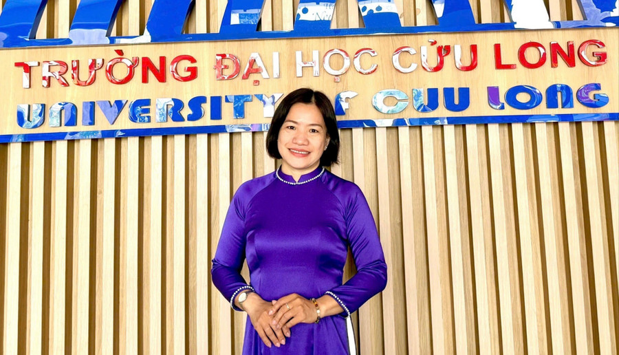 Từ một nữ sinh viên chập chững trước giảng đường đại học, bà Phạm Thị Mỹ Lệ đã có 25 năm gắn bó với Trường ĐH Cửu Long. z7126787713327-efe481406364bbe60621771d2404264b-5558.jpg