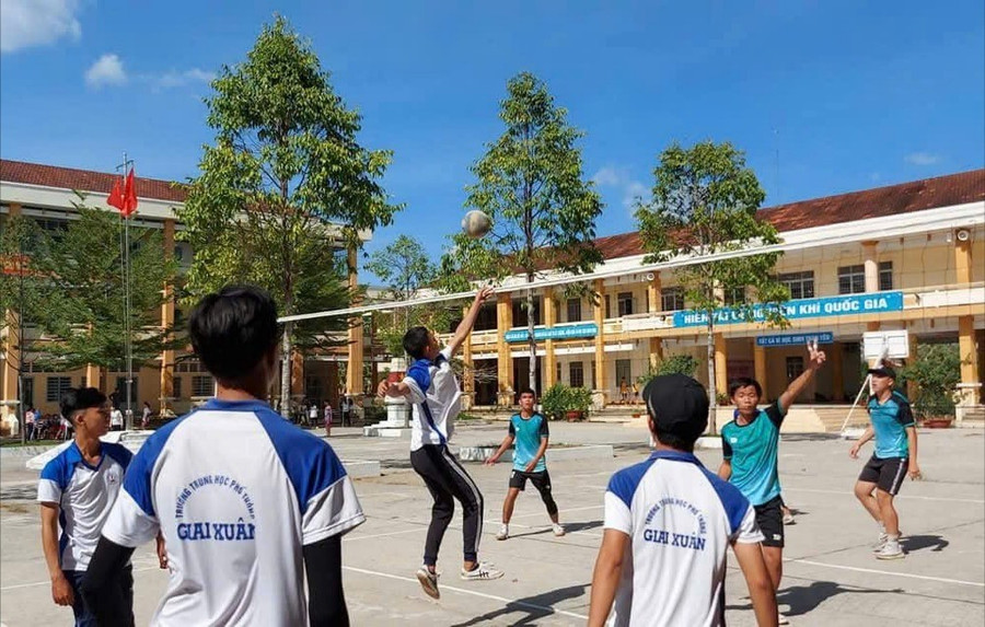 Học sinh Trường THPT Giai Xuân (xã Phong Điền, TP Cần Thơ) trong giờ thể thao. z7159747385293-d99d813b83ddd7d881db7fe58af5666a-2135.jpg