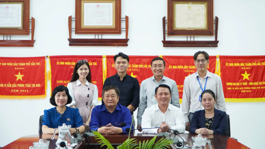 Buổi làm việc đã đi đến thống nhất nhiều nội dung hợp tác giữa báo Giáo dục và Thời đại và Trường ĐH Kỹ thuật - Công nghệ Cần Thơ. z7315185741834-03922e685d9357692e6d687b180ec116.jpg