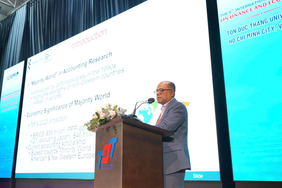 GS Shahzad Uddin (Đại học Essex) trình bày chủ đề "Accounting Scholarship and Epistemic Injustices: A view from the Majority World" (tạm dịch: Học thuật kế toán và những bất công tri thức: Góc nhìn từ Thế giới đa số). gs-shahzad-uddin.jpg