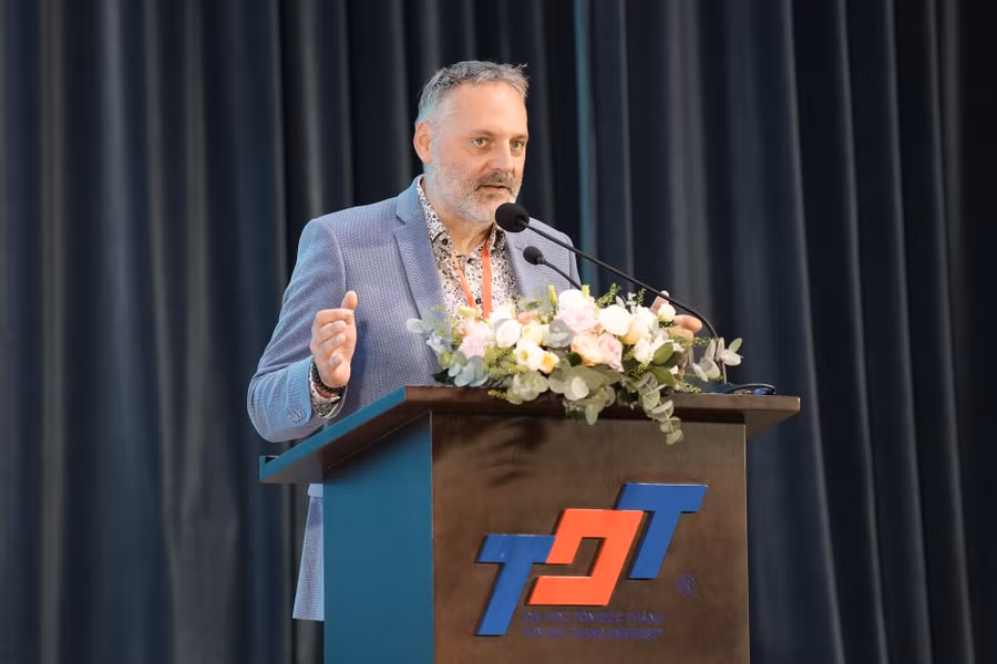 GS Michal Pilík (Đại học Tomas Bata tại Zlín, Cộng hòa Séc), Chủ tịch hội thảo, phát biểu khai mạc ICFE 2025.