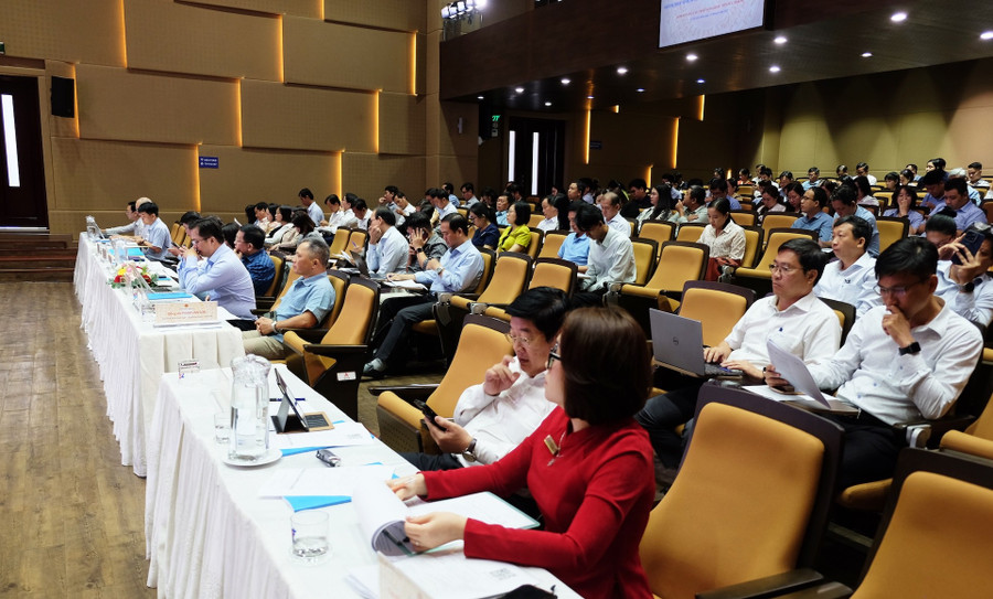 Hội thảo có sự tham gia của các đại biểu đến từ các cơ sở giáo dục đại học và các Sở GD&ĐT tỉnh, thành. dai-bieu.jpg