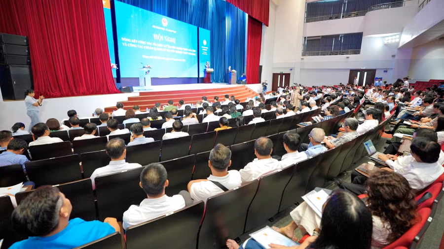 Toàn cảnh hội nghị tổng kết công tác tổ chức Kỳ thi tốt nghiệp THPT năm 2025 và chuẩn bị cho kỳ thi năm 2026.