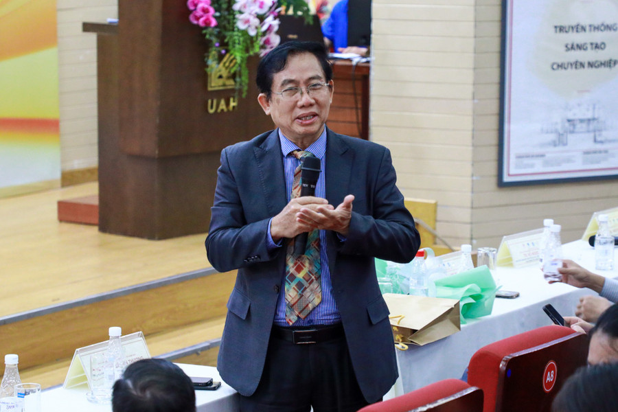 PGS.TS Lê Văn Thương - Hiệu trưởng Trường Đại học Kiến trúc TPHCM phát biểu. Ảnh: HCMULAW 1.jpg