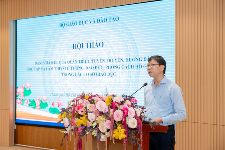 GS.TS Lý Việt Quang, Viện trưởng Viện Hồ Chí Minh và các lãnh tụ của Đảng phát biểu tại hội thảo. zan-9370.jpg