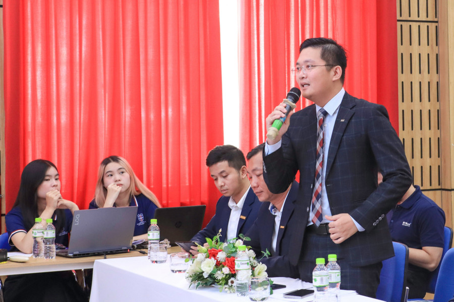 Đại diện doanh nghiệp chia sẻ tại chương trình. Ảnh: HUB dn-8427.jpg