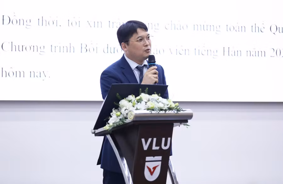 Ông Ahn Hee-chul, Giám đốc Trung tâm Ngôn ngữ tiếng Hàn tại TPHCM phát biểu tại chương trình.