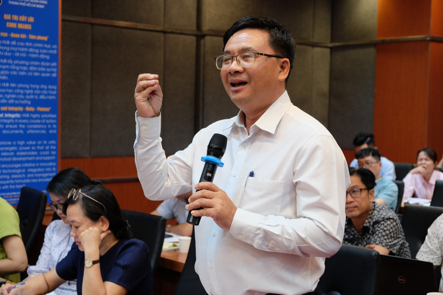 PGS.TS. Nguyễn Chí Ngôn, Phó Chủ tịch Hội đồng trường Đại học Cần Thơ góp ý dự thảo luật. dscf0058-5052.jpg