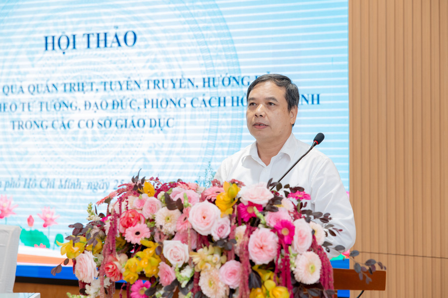 Ông Hoàng Đức Minh, Vụ trưởng Vụ Học sinh, sinh viên (Bộ GD&ĐT) phát biểu tại hội thảo. zan-9621.jpg