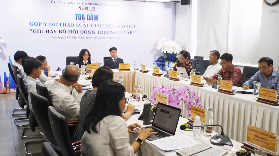 Tọa đàm "Góp ý dự thảo Luật Giáo dục đại học: Giữ hay bỏ hội đồng trường 2 cấp?" do Báo Pháp luật TPHCM tổ chức. Ảnh: Mạnh Tùng