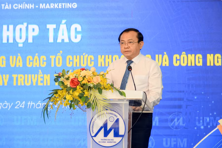 Thứ trưởng Bộ Tài chính Lê Tấn Cận phát biểu tại hội nghị. Ảnh: NTCC.
