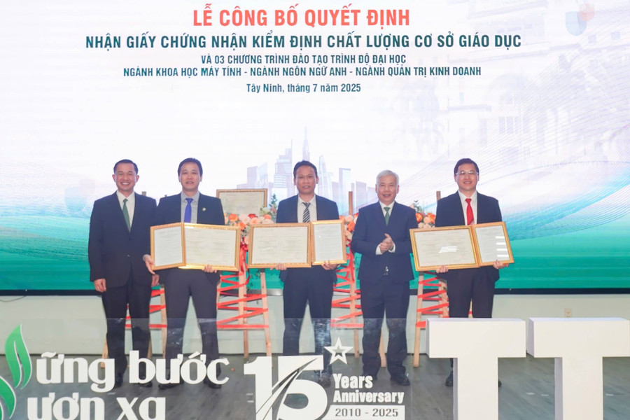 2anh-2.jpg