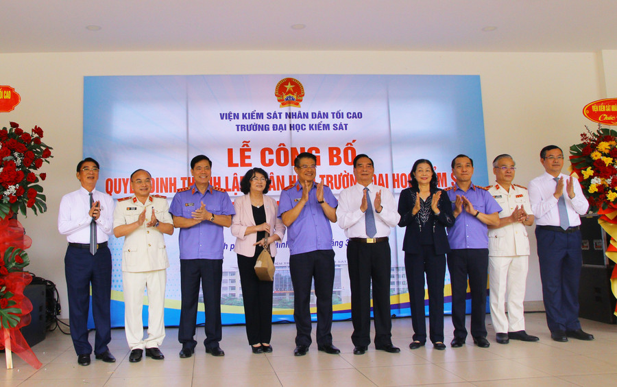 Đại biểu dự lễ công bố quyết định thành lập Phân hiệu Trường Đại học Kiểm sát tại TPHCM.