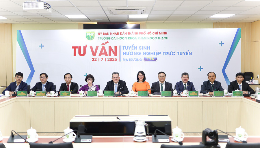 Chương trình "Tư vấn tuyển sinh hướng nghiệp trực tuyến năm 2025"do Trường Đại học Y khoa Phạm Ngọc Thạch tổ chức sáng ngày 22/7. Ảnh: PNT