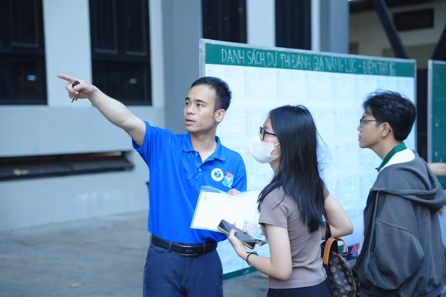 Thí sinh dự thi ĐGNL đợt 1 do Đại học Quốc gia TPHCM. Ảnh: Văn Vũ