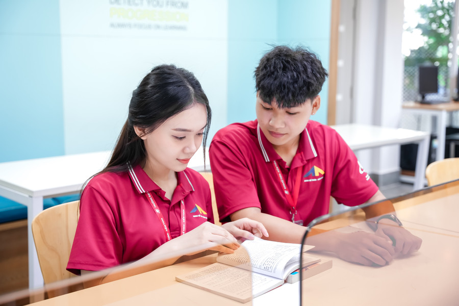 Sinh viên Trường Đại học Mở TPHCM. Ảnh: NTCC