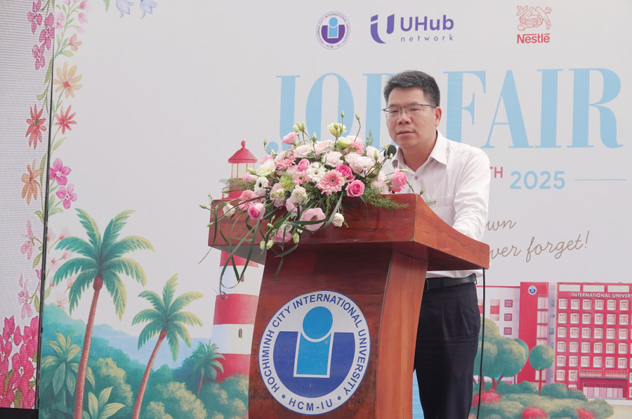 PGS.TS Lê Văn Thăng – Hiệu trưởng Trường Đại học Quốc tế phát biểu tại lễ khai mạc Job Fair 2025. Ảnh: B.Diễn dsc03594.jpg
