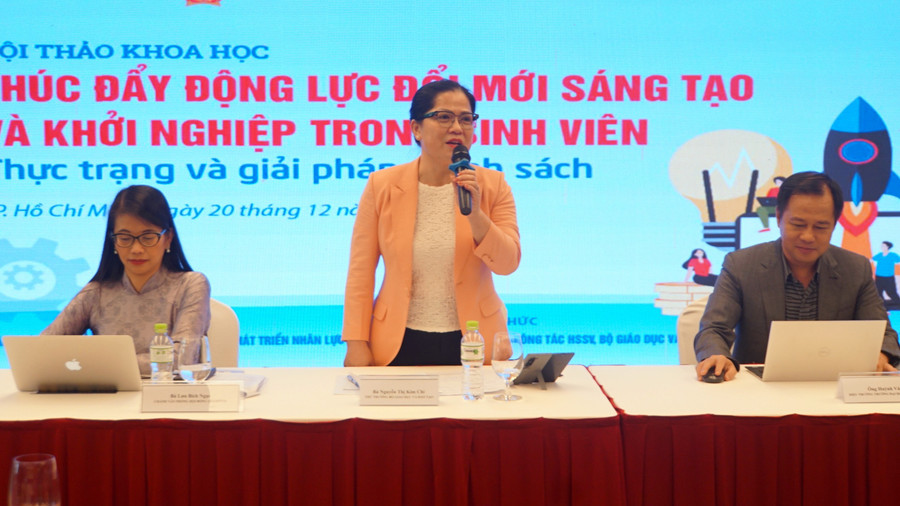Thứ trưởng Nguyễn Thị Kim Chi (giữa) dự và phát biểu khai mạc, kết luận hội thảo "Thúc đẩy động lực đổi mới sáng tạo và khởi nghiệp trong sinh viên: Thực trạng và giải pháp chính sách". Ảnh: M.T