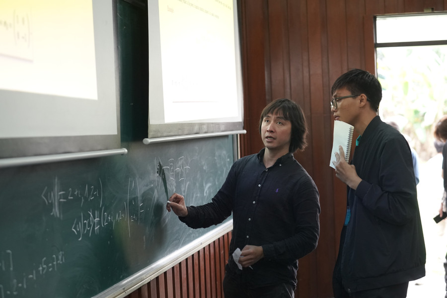 Khóa học công nghệ lượng tử diễn ra trong khuôn khổ hội nghị Khoa học & Công nghệ 2025.