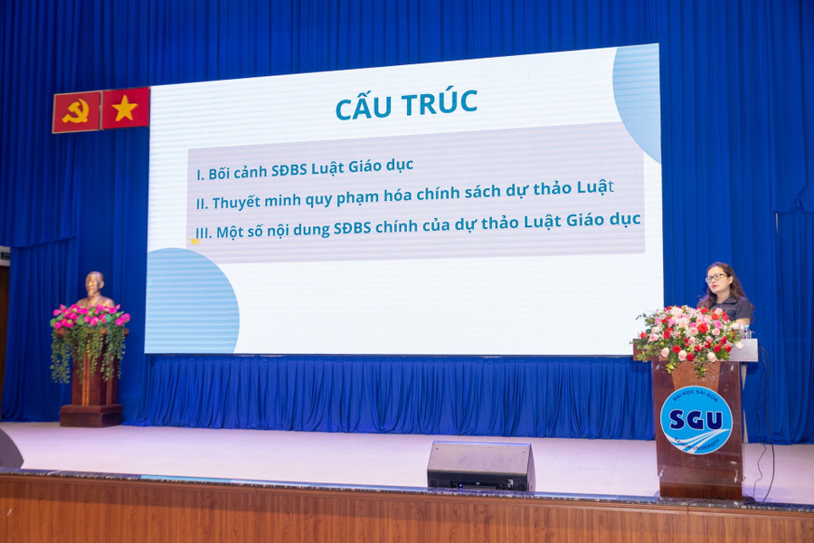 Bà Mai Thị Anh, Vụ trưởng Vụ Pháp chế (Bộ GD&ĐT) báo cáo thuyết minh quy phạm hóa chính sách Luật sửa đổi, bổ sung một số điều của Luật Giáo dục 2019. co-mai-anh-6260.jpg