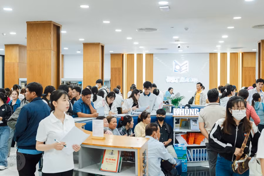 Tân sinh viên nhập học tại Trường Đại học Công Thương TPHCM, tháng 9/2025. Ảnh: NTCC