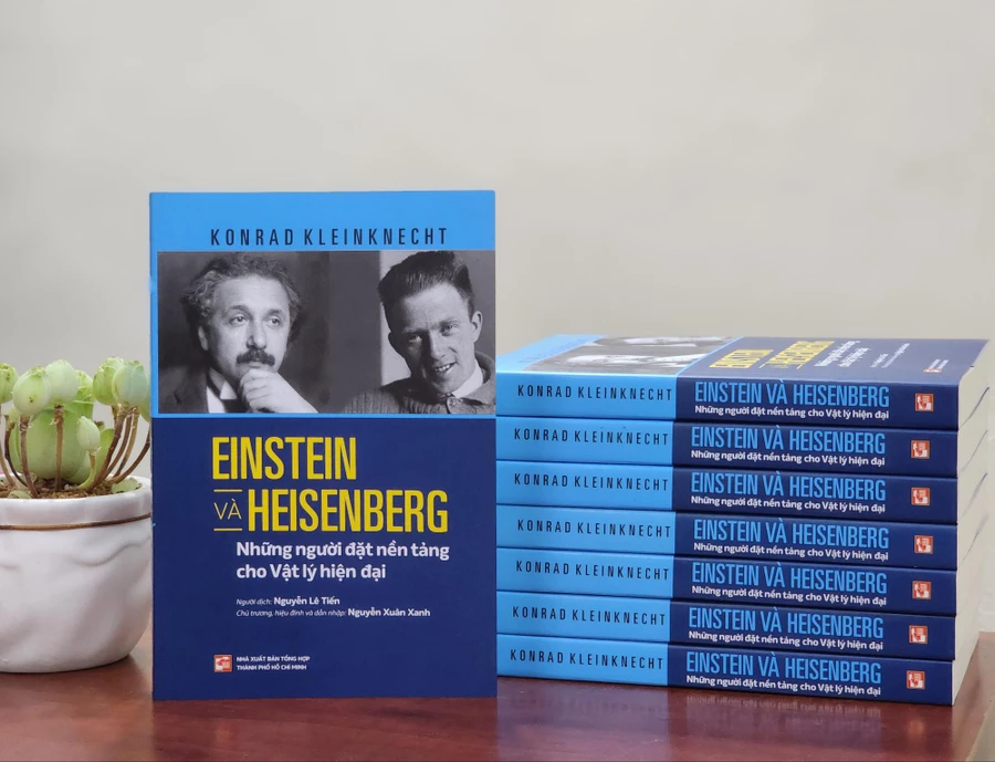 Bìa sách “Einstein và Heisenberg - Những người đặt nền tảng cho Vật lý hiện đại”. (Ảnh: NXB Tổng hợp TPHCM).