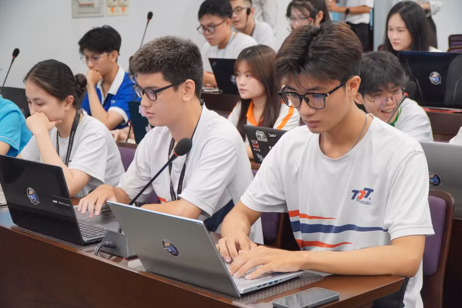 Thí sinh tham dự cuộc thi "Sinh viên Việt Nam với Hiểu biết tài chính" năm 2025. Ảnh: TDTU