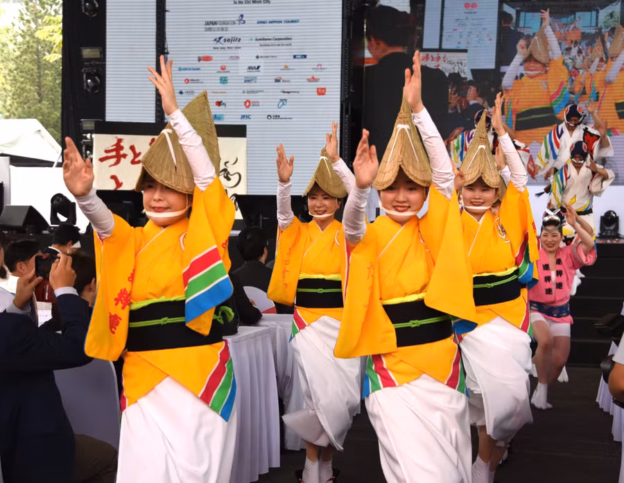 Các nghệ sĩ tại lễ khai mạc Lễ hội Việt - Nhật. (Ảnh: L.N)